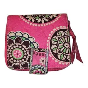 Vera Bradley. Cupcake Pink Sweeheart Patterned Women's Wallet.